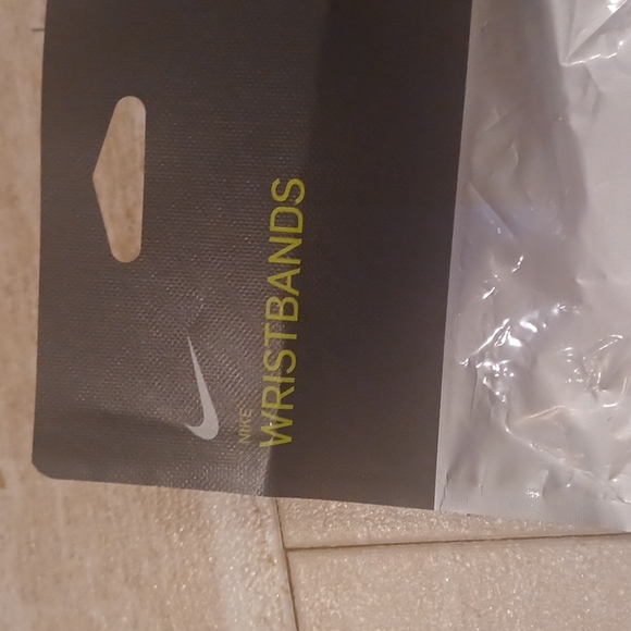 NWT Nike Unisex Wristbands - Picture 2 of 4